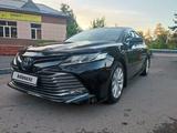 Toyota Camry 2020 года за 14 700 000 тг. в Алматы – фото 2