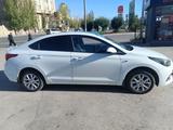 Hyundai Solaris 2018 года за 6 500 000 тг. в Актобе – фото 2
