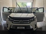 Toyota Highlander 2016 года за 12 800 000 тг. в Уральск