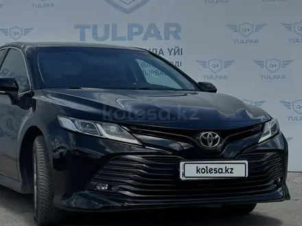 Toyota Camry 2018 года за 11 800 000 тг. в Семей – фото 3