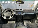 Toyota Land Cruiser Prado 2017 года за 18 850 000 тг. в Актобе – фото 5