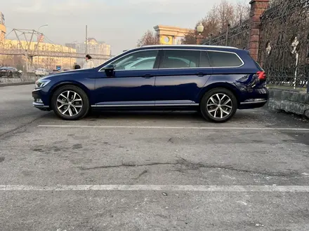 Volkswagen Passat 2019 года за 10 500 000 тг. в Алматы – фото 3