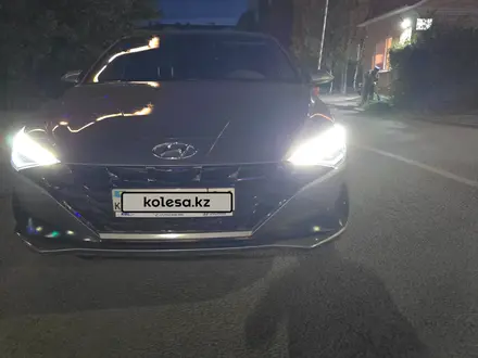 Hyundai Elantra 2022 года за 9 700 000 тг. в Актобе – фото 23