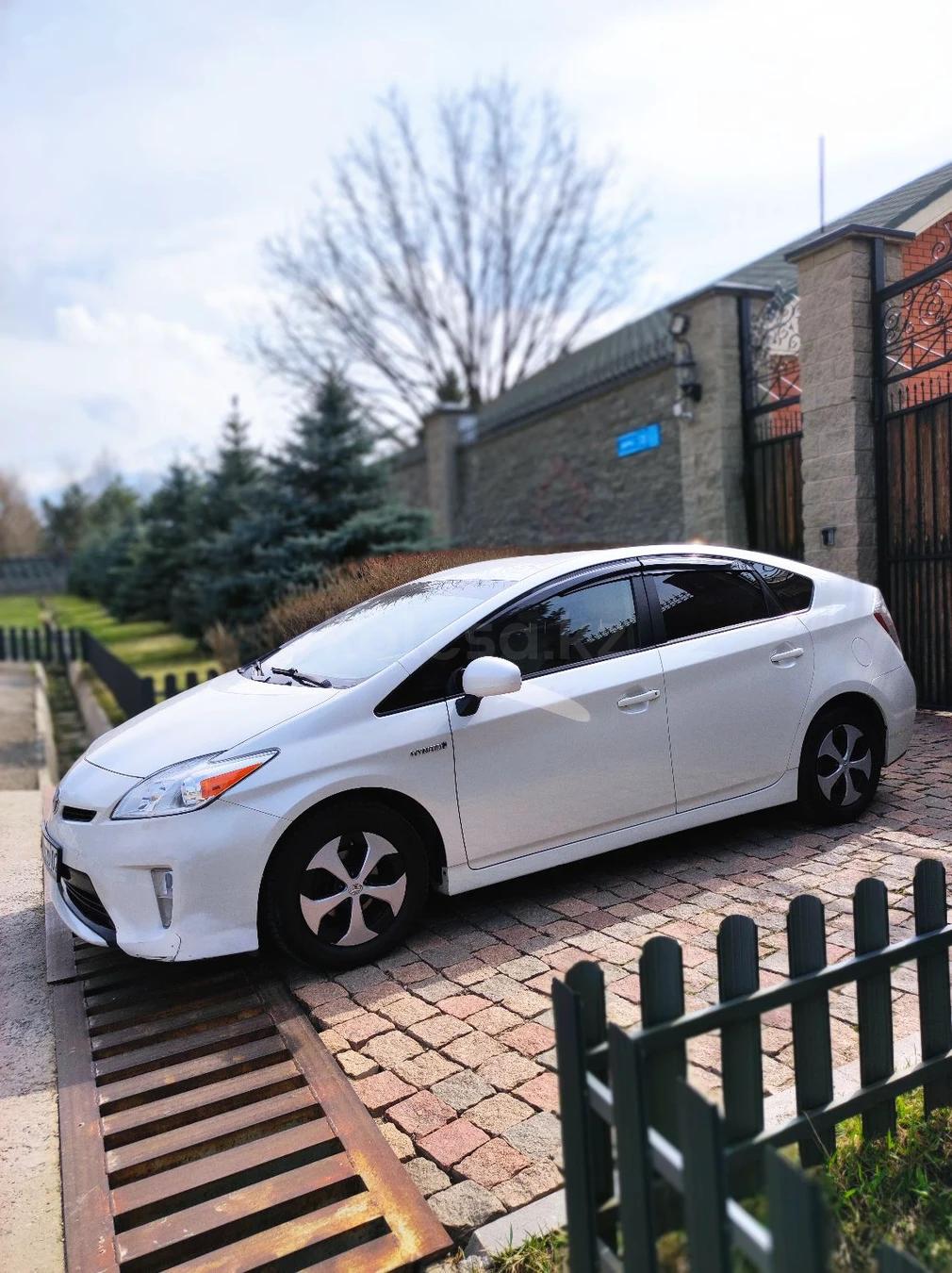 Toyota Prius 2014 г.