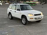 Toyota RAV4 1997 года за 2 250 000 тг. в Алматы – фото 2