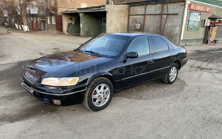 Toyota Camry 1999 года за 2 350 000 тг. в Актобе