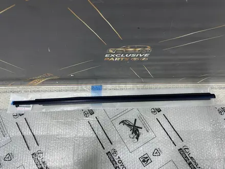 Молдинг стекла передний правый Black Vision LX570 за 35 000 тг. в Алматы