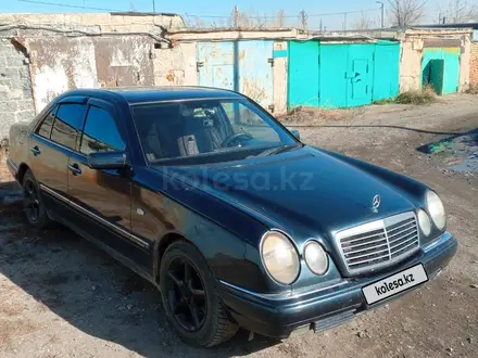 Mercedes-Benz E 230 1997 года за 2 500 000 тг. в Темиртау – фото 2