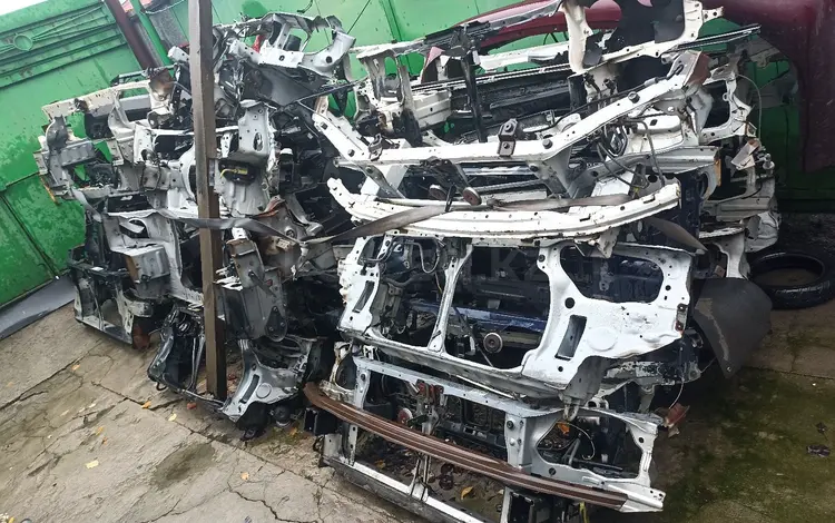 Телевизор экран рамка радиатора сабля бампера за 880 тг. в Алматы