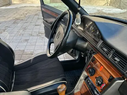 Mercedes-Benz E 200 1992 года за 3 000 000 тг. в Темиртау – фото 20