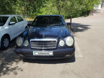 Mercedes-Benz E 320 1997 года за 3 000 000 тг. в Караганда – фото 3