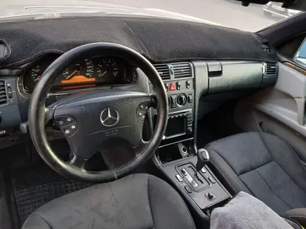 Mercedes-Benz E 320 1996 года за 2 300 000 тг. в Актау – фото 4