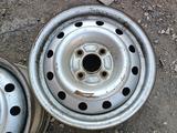 ОДИН оригинальный металлический диск на автомашину Honda (R15 4*114 за 20 000 тг. в Астана