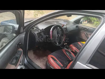 Volkswagen Jetta 2003 года за 1 700 000 тг. в Алматы – фото 12