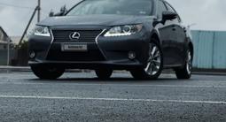 Lexus ES 300h 2015 года за 9 000 000 тг. в Атырау