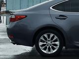 Lexus ES 300h 2015 года за 9 000 000 тг. в Атырау – фото 4