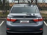 Lexus ES 300h 2015 года за 9 000 000 тг. в Атырау – фото 3