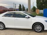 Toyota Camry 2014 годаfor11 000 000 тг. в Актобе – фото 3