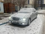 Mercedes-Benz E 320 2001 года за 2 950 000 тг. в Атырау – фото 2