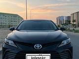 Toyota Camry 2023 года за 17 100 000 тг. в Актау