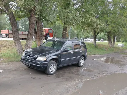 Mercedes-Benz ML 320 1999 года за 1 950 000 тг. в Усть-Каменогорск – фото 2