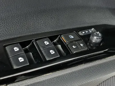 Toyota Camry 2018 года за 10 390 000 тг. в Алматы – фото 16