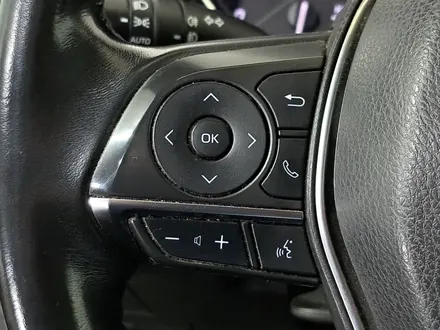 Toyota Camry 2018 года за 10 390 000 тг. в Алматы – фото 18