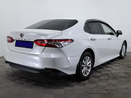 Toyota Camry 2018 года за 10 390 000 тг. в Алматы – фото 4