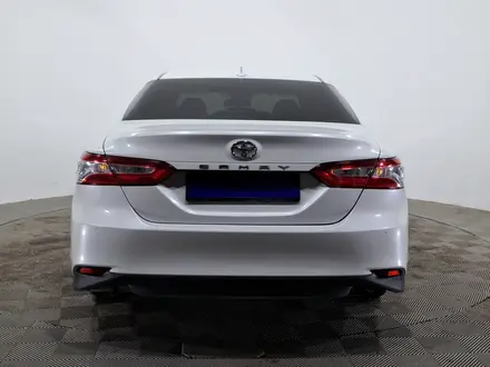 Toyota Camry 2018 года за 10 390 000 тг. в Алматы – фото 5