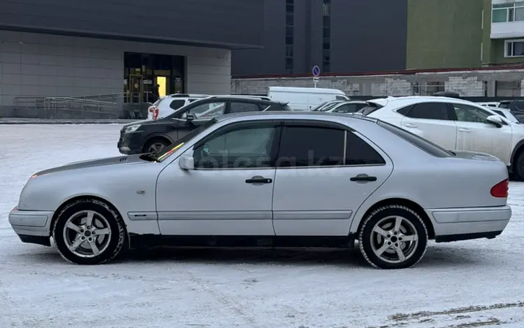 Mercedes-Benz E 320 1997 годаүшін2 150 000 тг. в Караганда