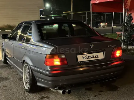 BMW 328 1996 года за 2 600 000 тг. в Алматы – фото 2