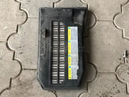 Крышка аккумулятора на порш каен за 5 000 тг. в Алматы