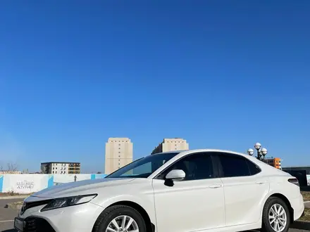 Toyota Camry 2019 года за 13 000 000 тг. в Атырау – фото 4