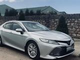 Toyota Camry 2020 года за 14 200 000 тг. в Тараз – фото 2