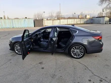 Kia K7 2019 года за 11 999 999 тг. в Алматы – фото 28