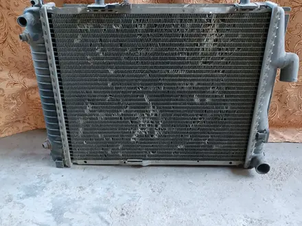 Радиатор основной Мерседес 124 объем 3.0 автомат за 28 000 тг. в Алматы
