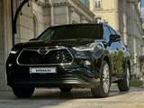 Toyota Highlander 2023 года за 30 500 000 тг. в Астана – фото 2