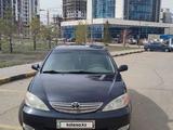 Toyota Camry 2003 года за 5 900 000 тг. в Астана – фото 2