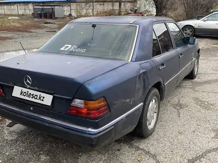 Mercedes-Benz E 200 1991 года за 1 100 000 тг. в Талдыкорган – фото 9