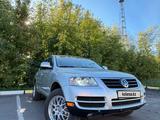 Volkswagen Touareg 2005 года за 3 400 000 тг. в Петропавловск