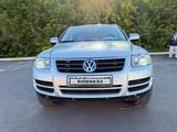 Volkswagen Touareg 2005 года за 3 400 000 тг. в Петропавловск – фото 2