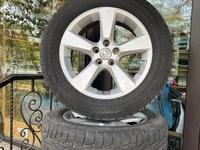 Комплект титановых дисков с зимней резиной 235/60 R18 за 1 000 тг. в Алматы