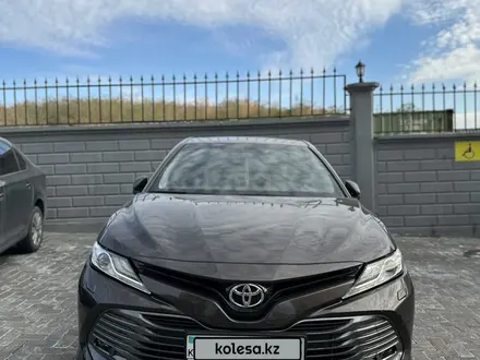 Toyota Camry 2019 года за 15 500 000 тг. в Шымкент