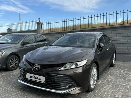 Toyota Camry 2019 года за 15 500 000 тг. в Шымкент – фото 2