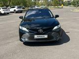 Toyota Camry 2018 года за 13 000 000 тг. в Астана – фото 2