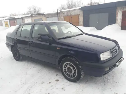 Volkswagen Vento 1996 года за 1 950 000 тг. в Караганда – фото 2