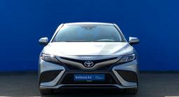 Toyota Camry 2021 года за 13 260 000 тг. в Алматы – фото 2