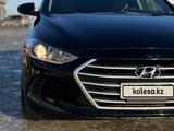 Hyundai Elantra 2017 года за 4 390 000 тг. в Атырау – фото 2