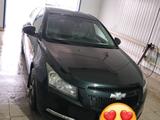 Chevrolet Cruze 2015 года за 2 400 000 тг. в Атырау – фото 2