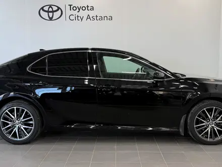 Toyota Camry Luxe 2021 года за 15 900 000 тг. в Астана – фото 18